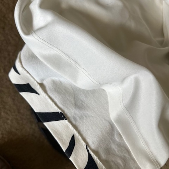 Cache size 8 Hawaiian print white and black party dress - Picture 12 of 12